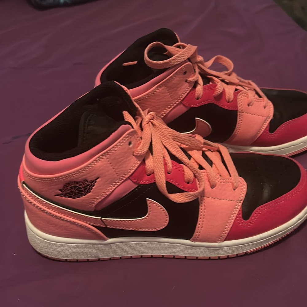Pink and black Nike Air Jordan’s. Gently used. No marks or scratches.